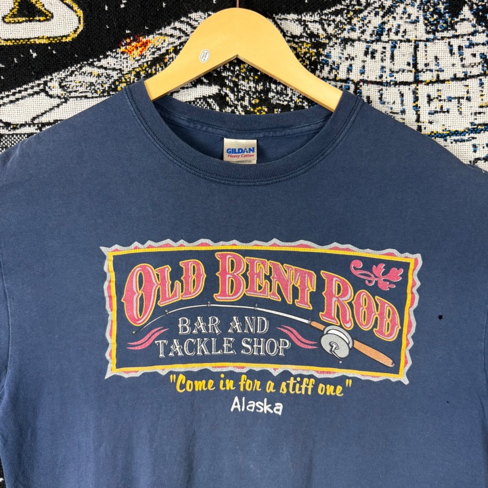 Gildan Old Bent Rod Bar and Tackle Shop Alaska Fishing T-Shirt Navy Blue Large